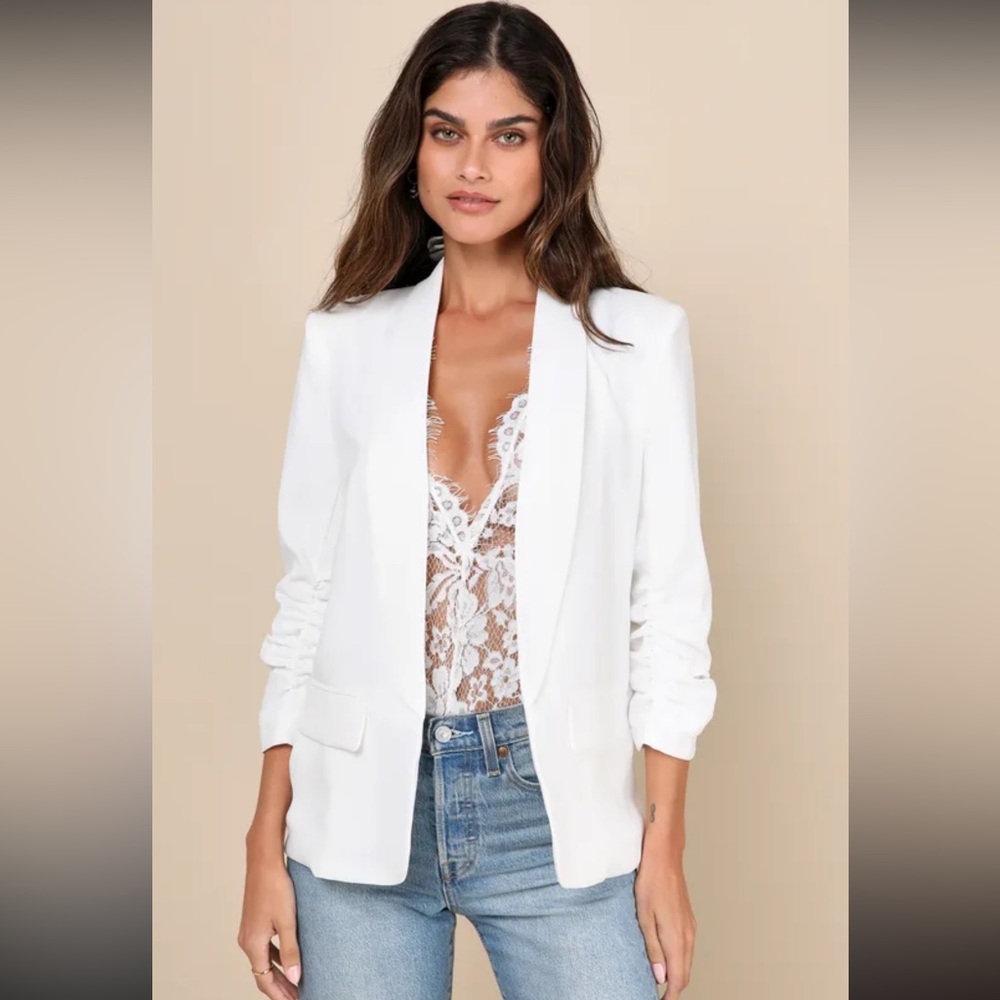 Lulu’s white ruched blazer